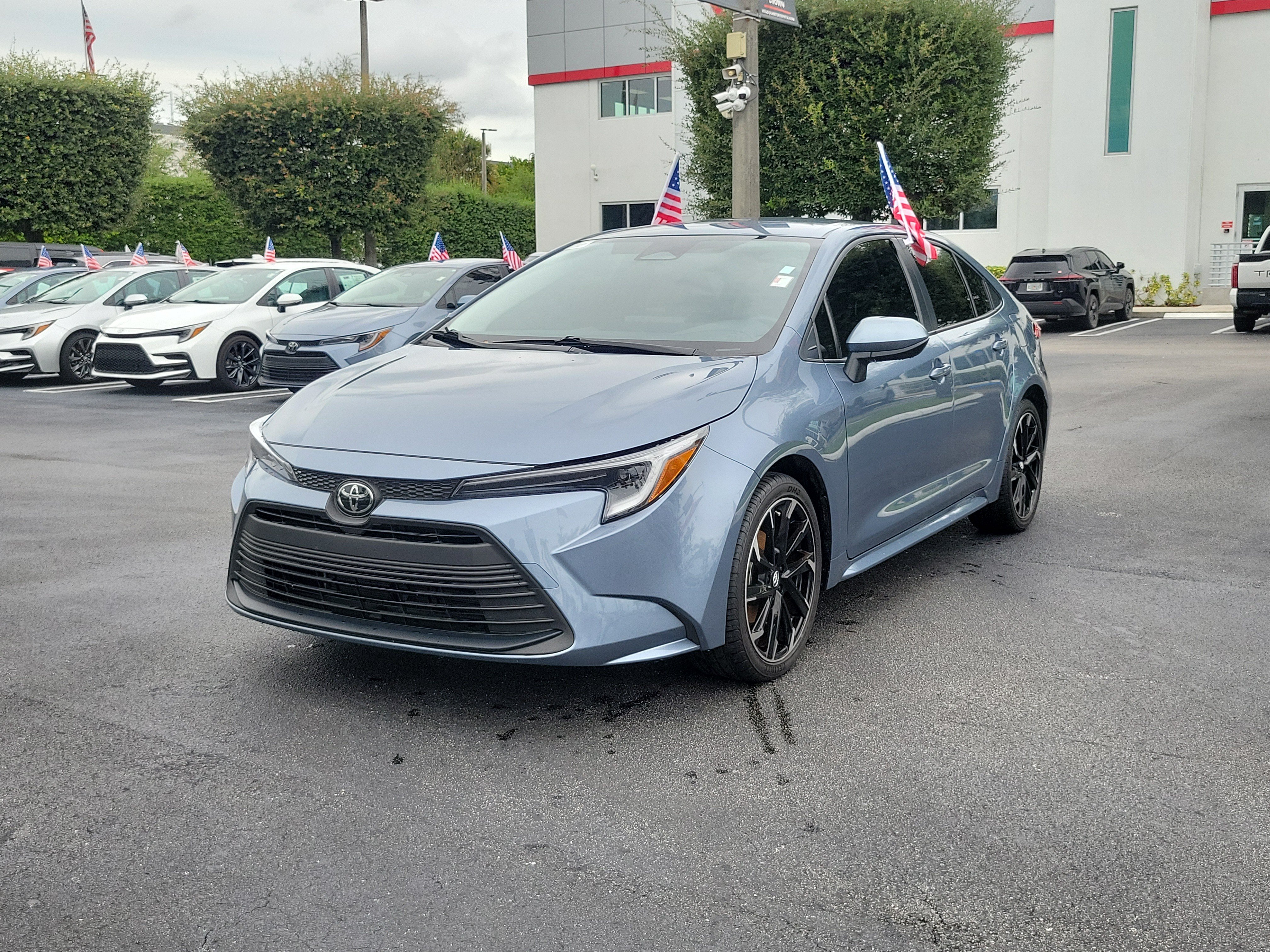 Used 2026 Toyota Corolla LE FWD image 5