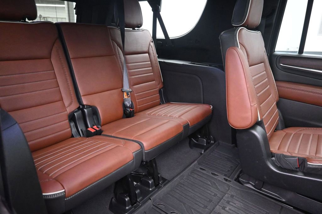 Used 2023 GMC Yukon XL Denali Ultimate w/ LPO, Floor Liner Package AWD/4WD image 11