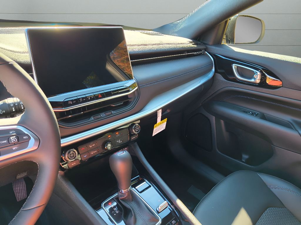 New 2026 Jeep Compass Latitude image 19