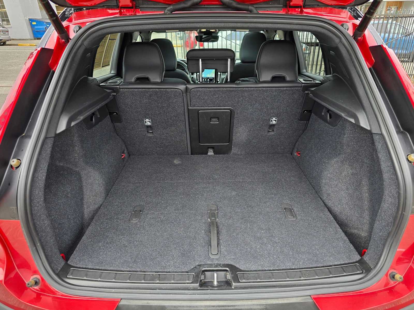 Used 2021 Volvo XC40 P8 Recharge AWD/4WD image 15