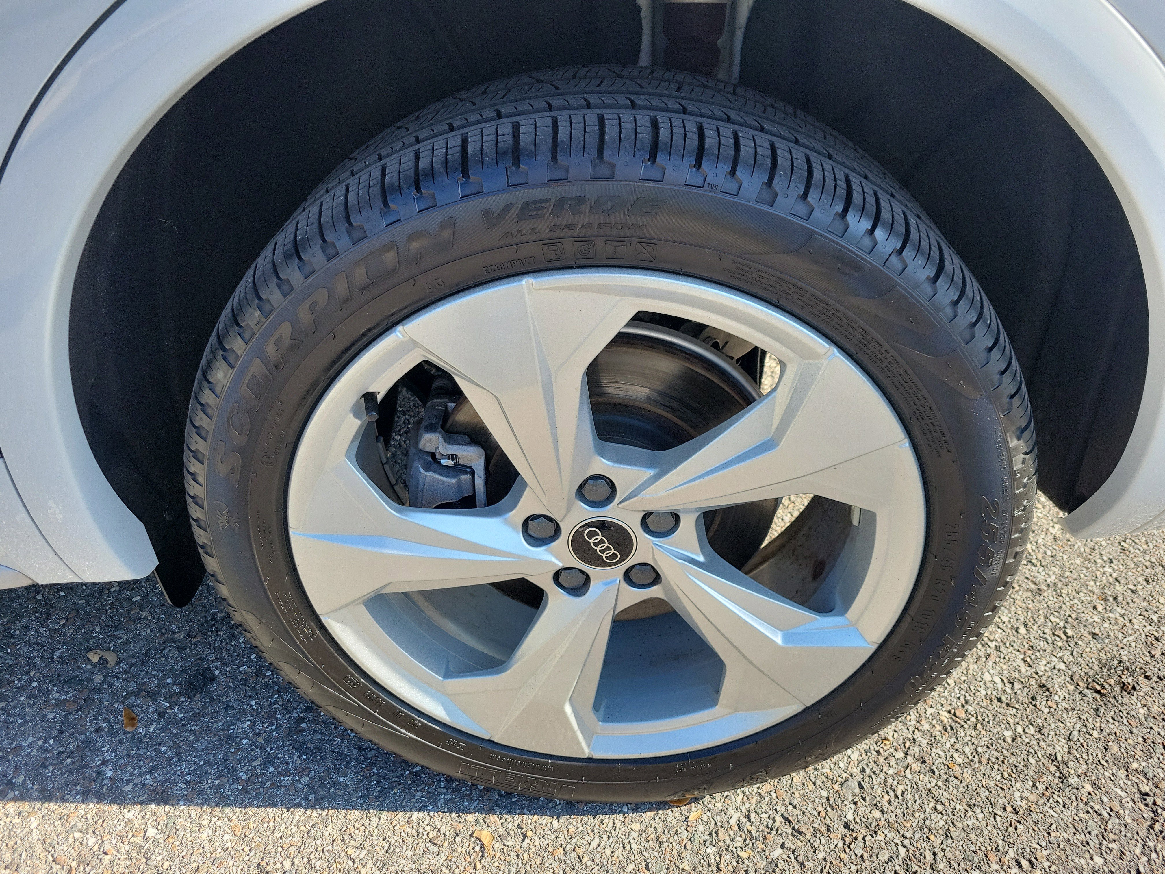 Certified 2025 Audi Q5 2.0T Premium Plus image 32