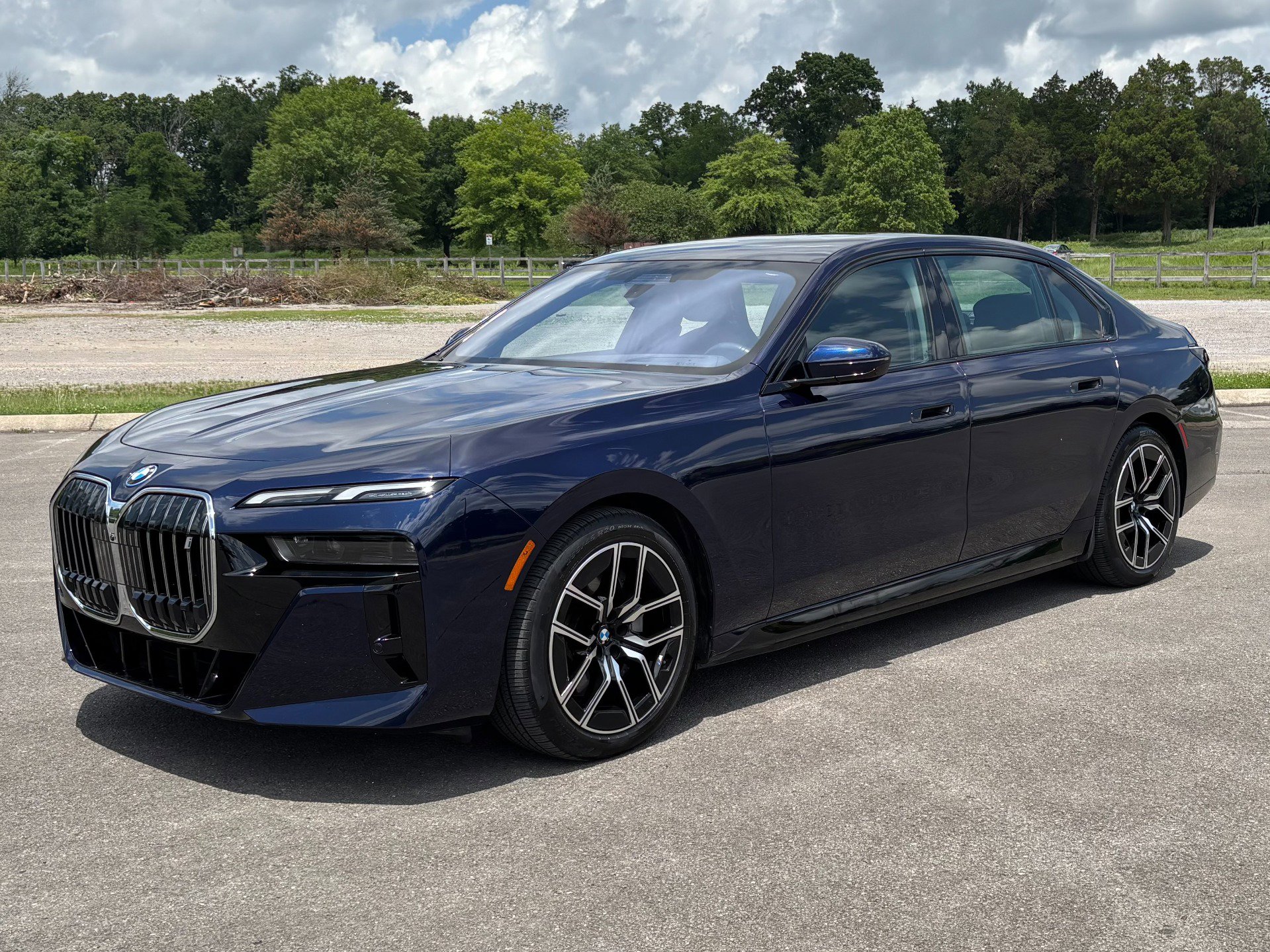 Used 2023 BMW i7 xDrive60 AWD/4WD image 2