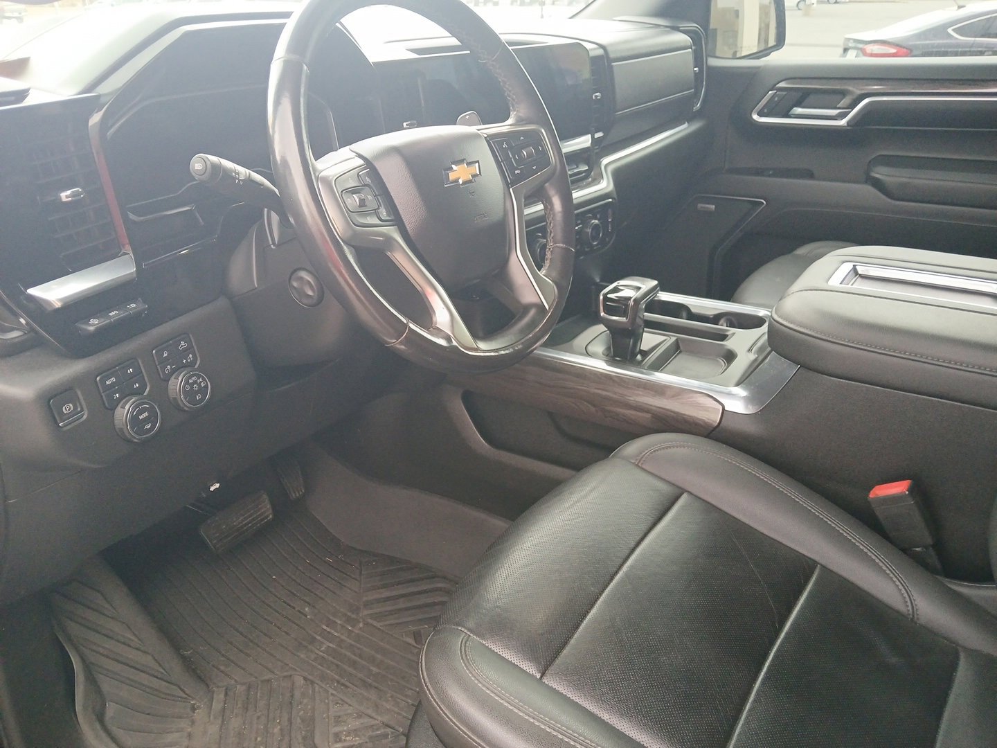 Used 2022 Chevrolet Silverado 1500 LTZ w/ LTZ Premium Package image 12