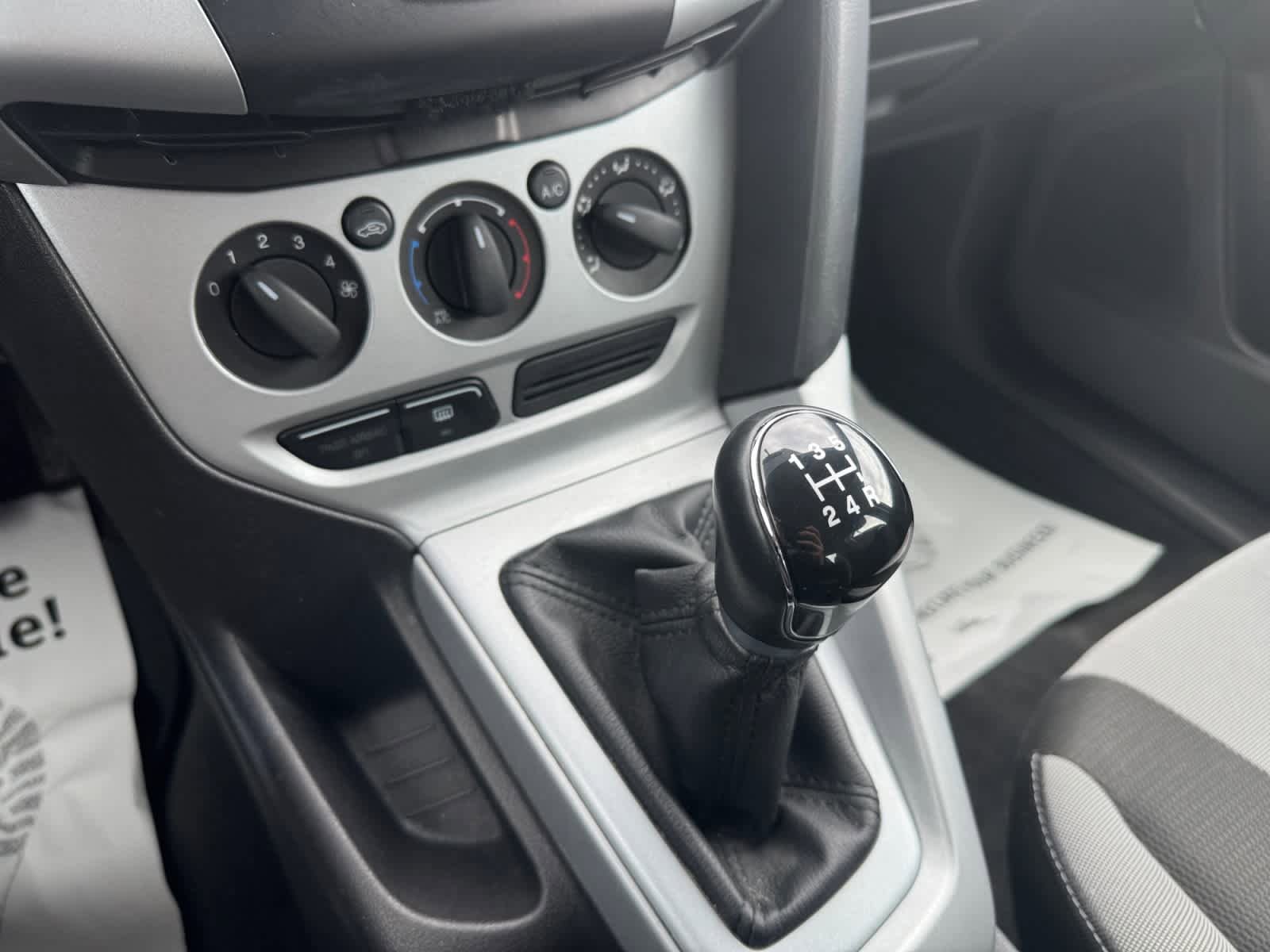 Used 2012 Ford Focus SE w/ SE Sport Pkg FWD image 7