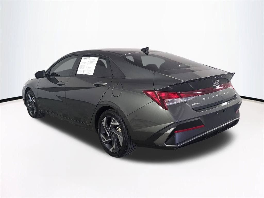 Used 2025 Hyundai Elantra Sport FWD image 7