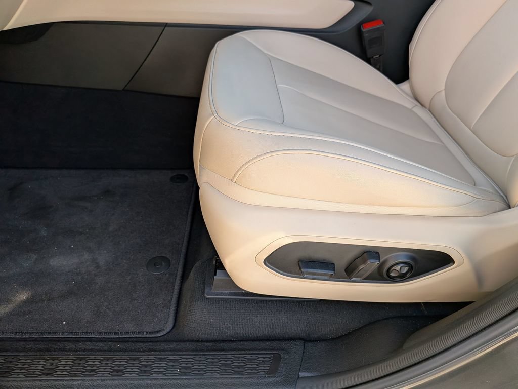 Used 2025 Jeep Grand Cherokee L Limited RWD image 13