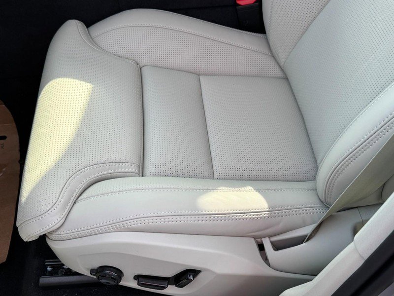 New 2026 Volvo XC60 T8 Ultra w/ Protection Package Premier image 15