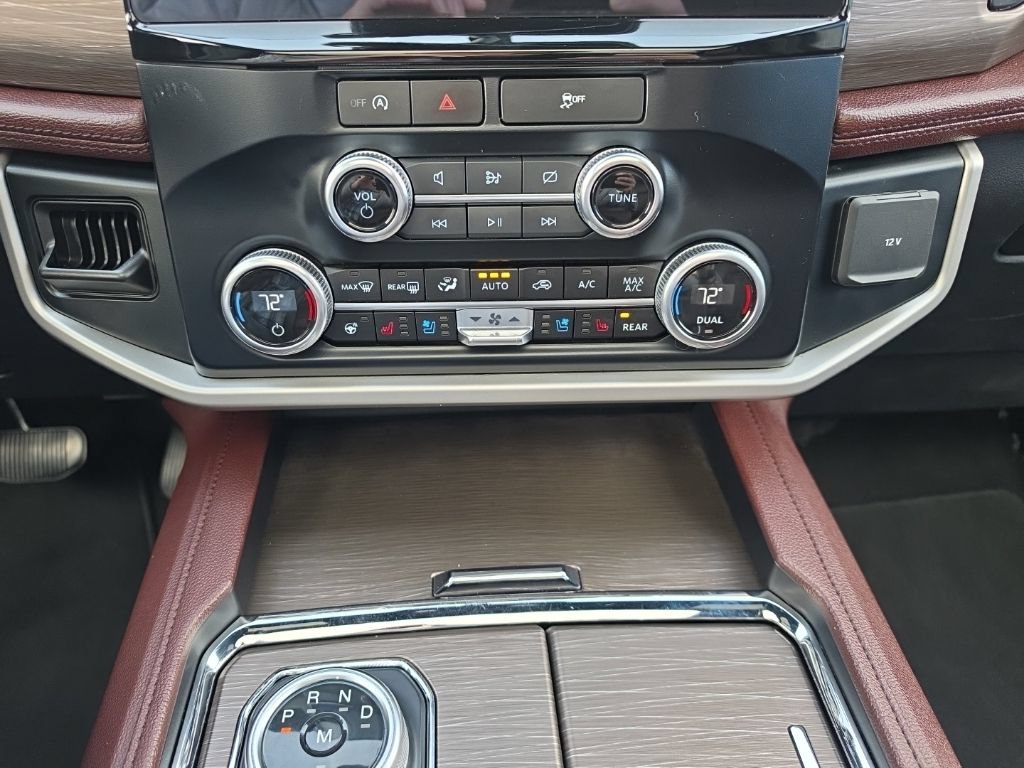 Used 2024 Ford Expedition Limited AWD/4WD image 13