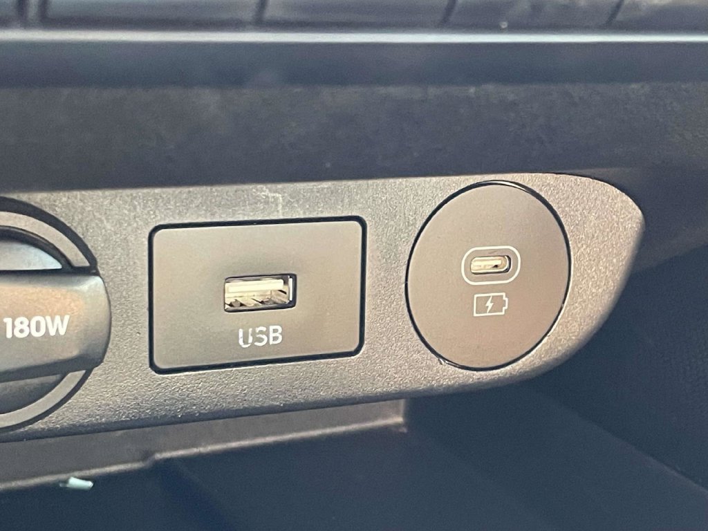 Used 2025 Hyundai Elantra SEL FWD image 41
