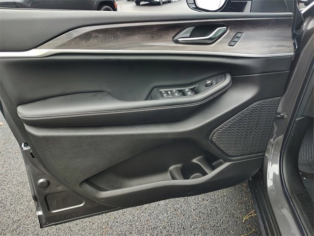 New 2025 Jeep Grand Cherokee L Limited w/ Black Appearance Package image 11