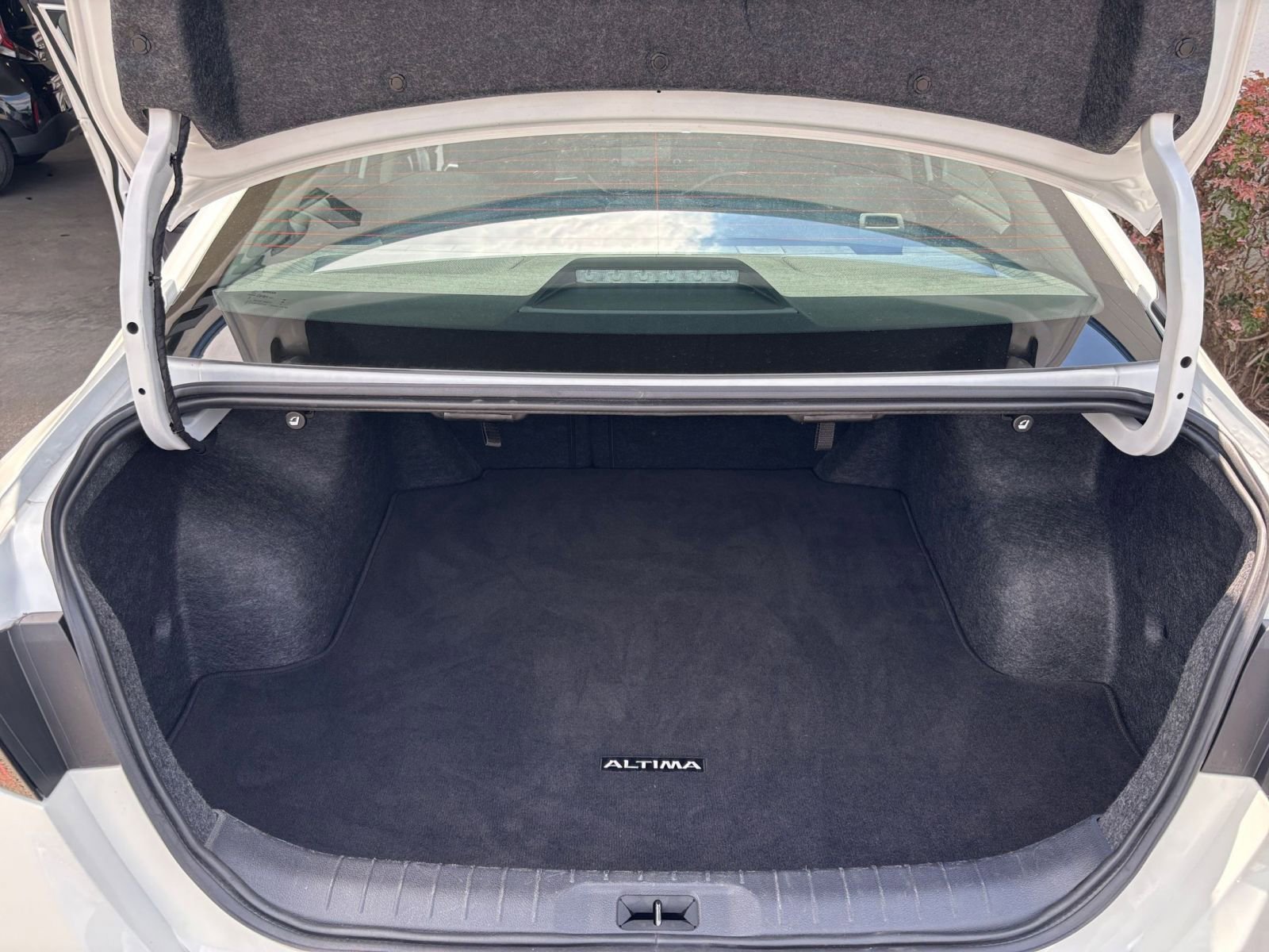 Used 2025 Nissan Altima 2.5 SV FWD image 32