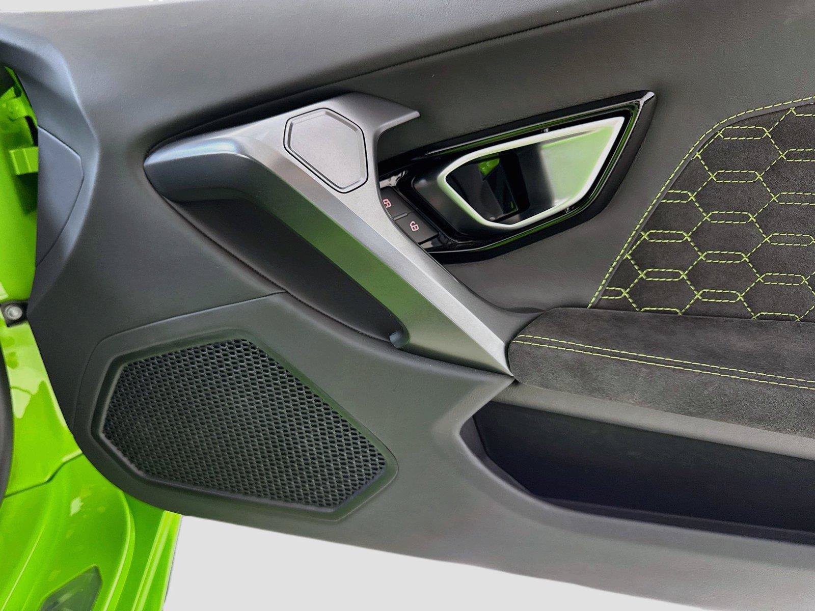 Used 2017 Lamborghini Huracan LP 580-2 RWD image 28