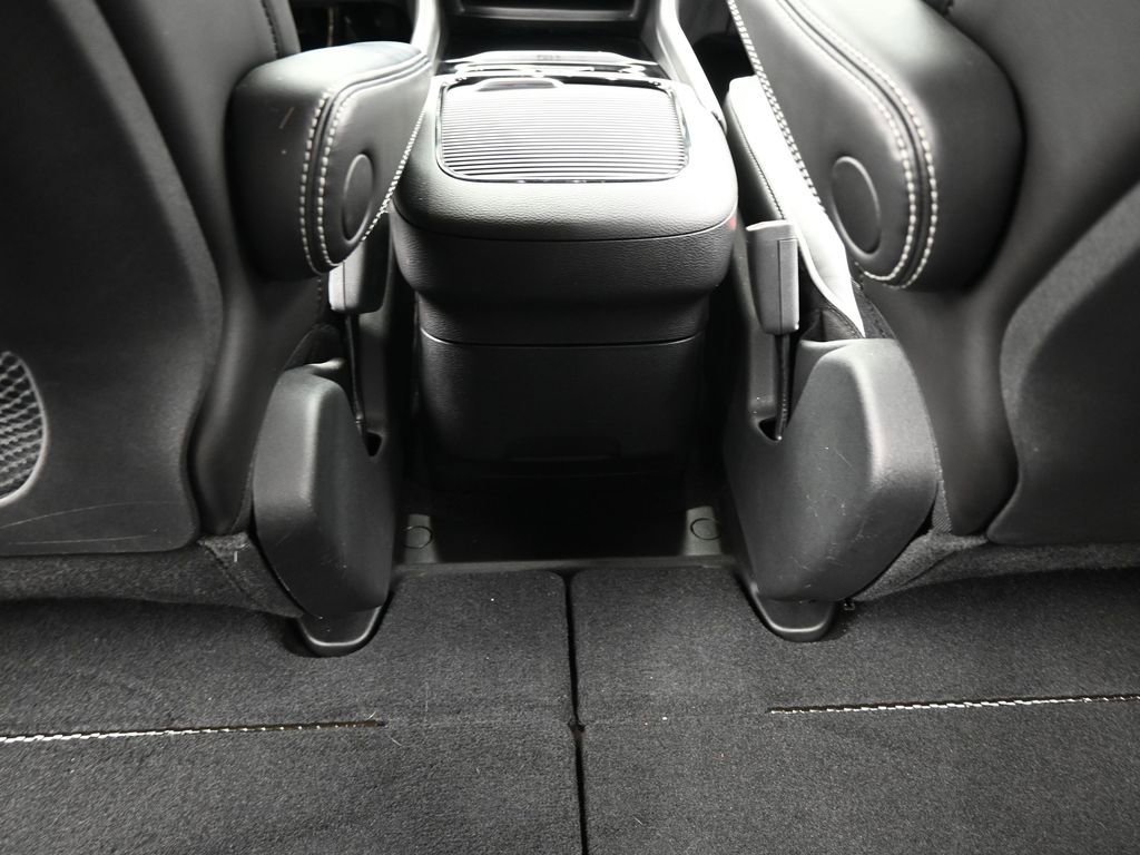 Used 2024 Chrysler Pacifica Limited w/ S Appearance Package image 43