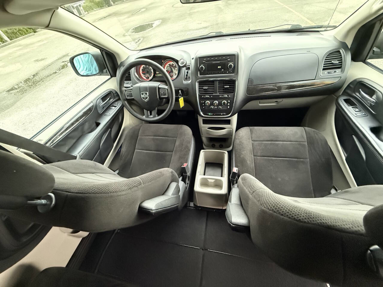 Used 2013 Dodge Grand Caravan SE image 23