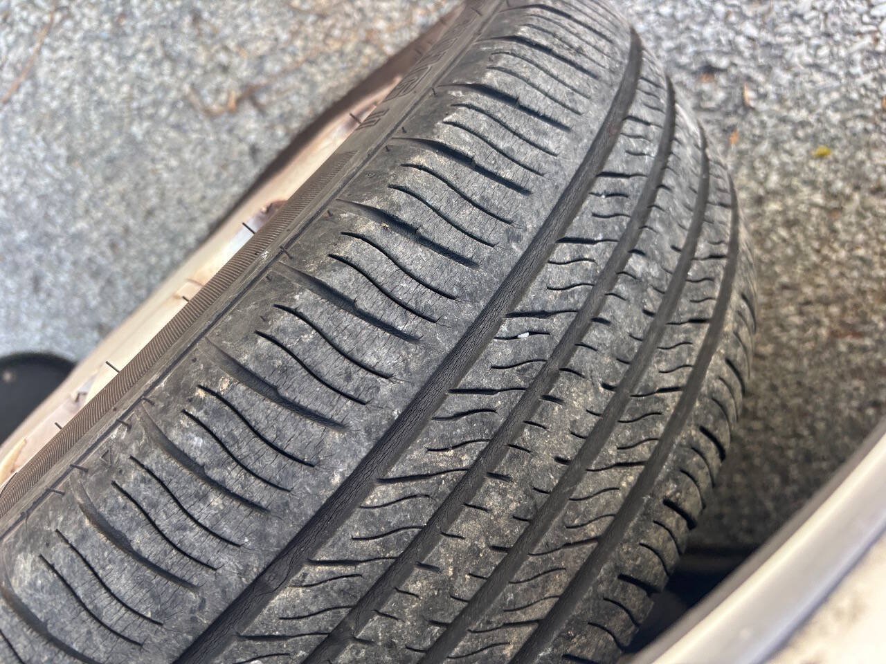Used 2006 Volkswagen Golf GL FWD image 13