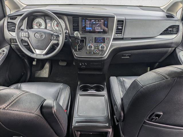 Used 2017 Toyota Sienna SE w/ SE Preferred Package image 19