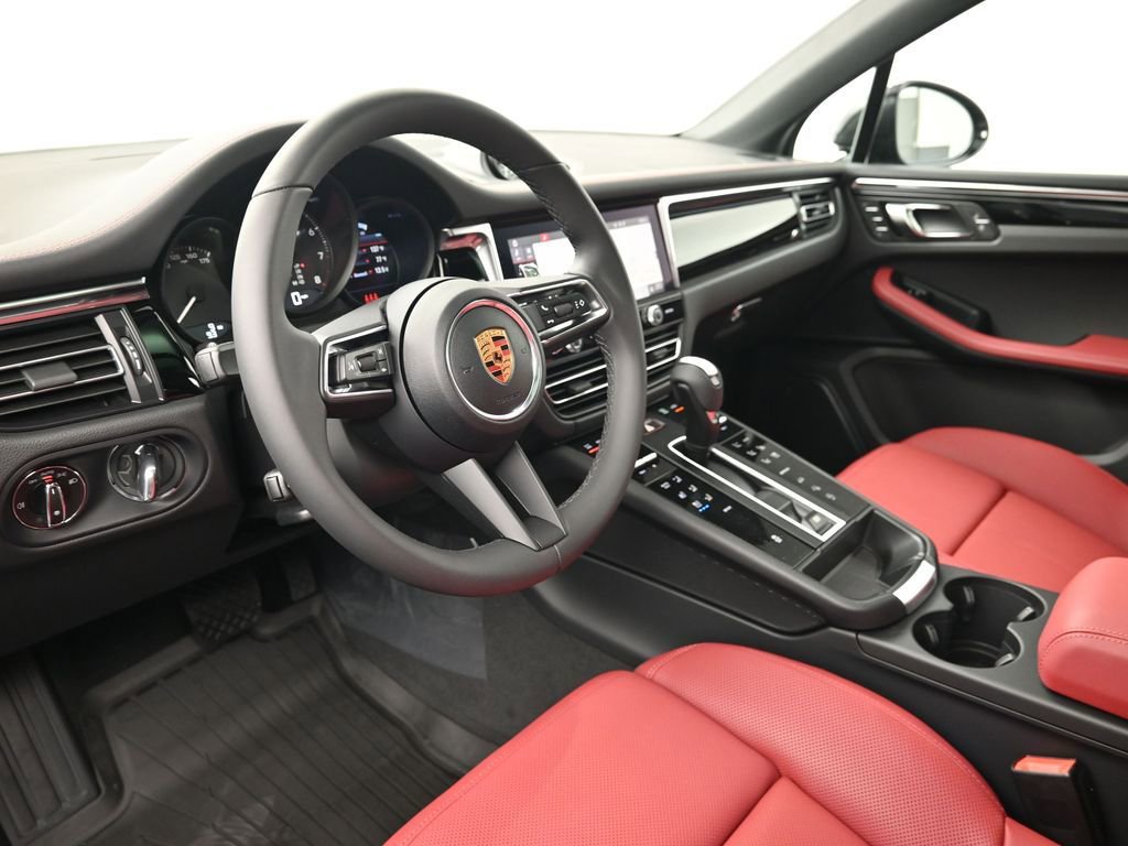 New 2026 Porsche Macan image 4