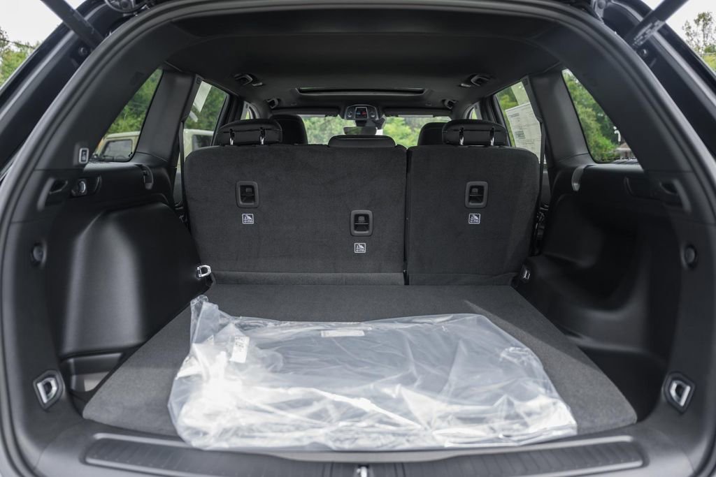 New 2025 Jeep Grand Cherokee Laredo X w/ Luxury Tech Group I image 10