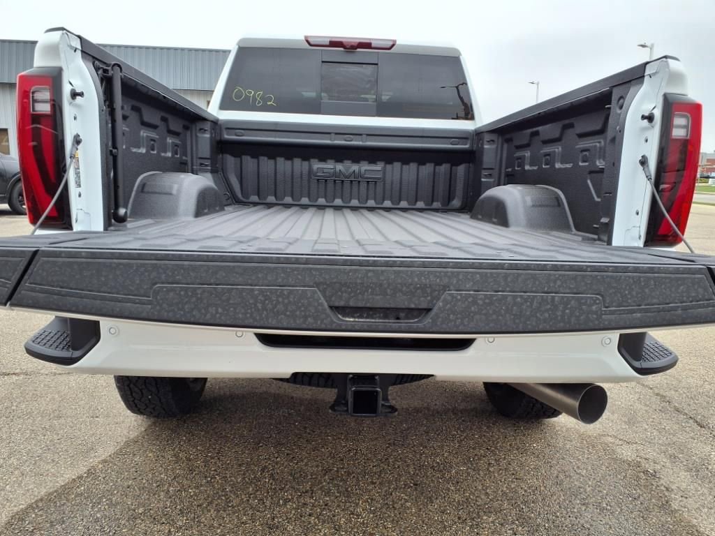 New 2025 GMC Sierra 2500 Denali w/ Denali Reserve Package image 4