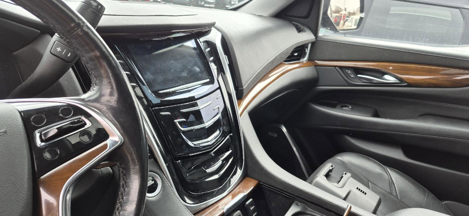 Used 2020 Cadillac Escalade Premium Luxury w/ Escalade Sport Edition image 10