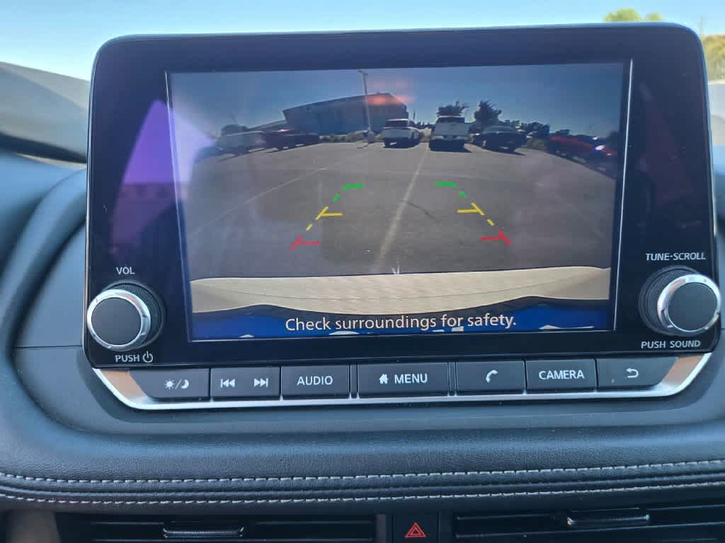 Used 2024 Nissan Rogue S AWD/4WD image 3