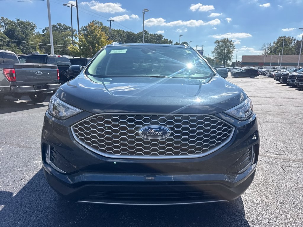 Used 2024 Ford Edge SEL w/ Convenience Package AWD/4WD image 3