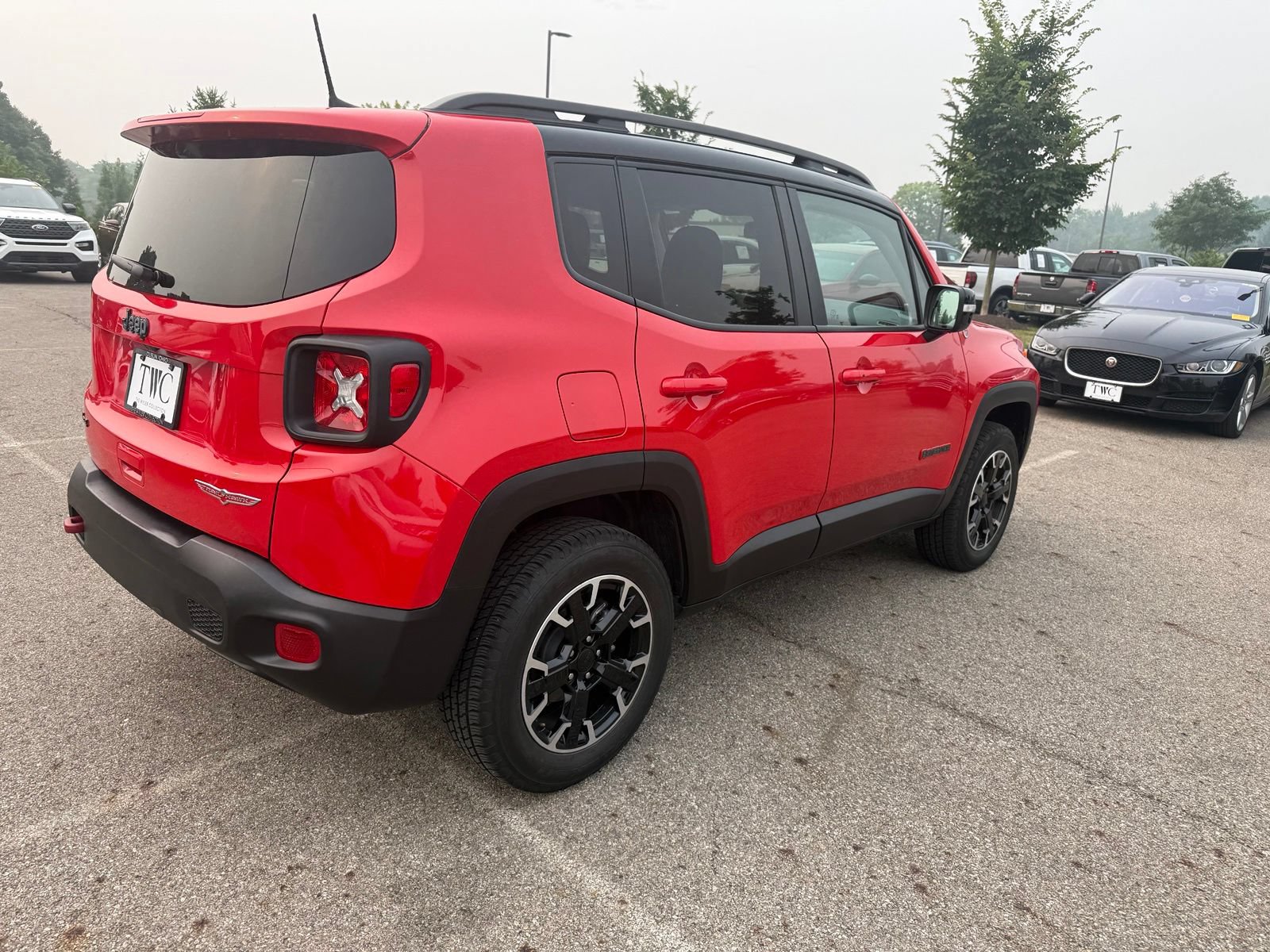 Used 2023 Jeep Renegade Trailhawk w/ Trailhawk Elite Group AWD/4WD image 5