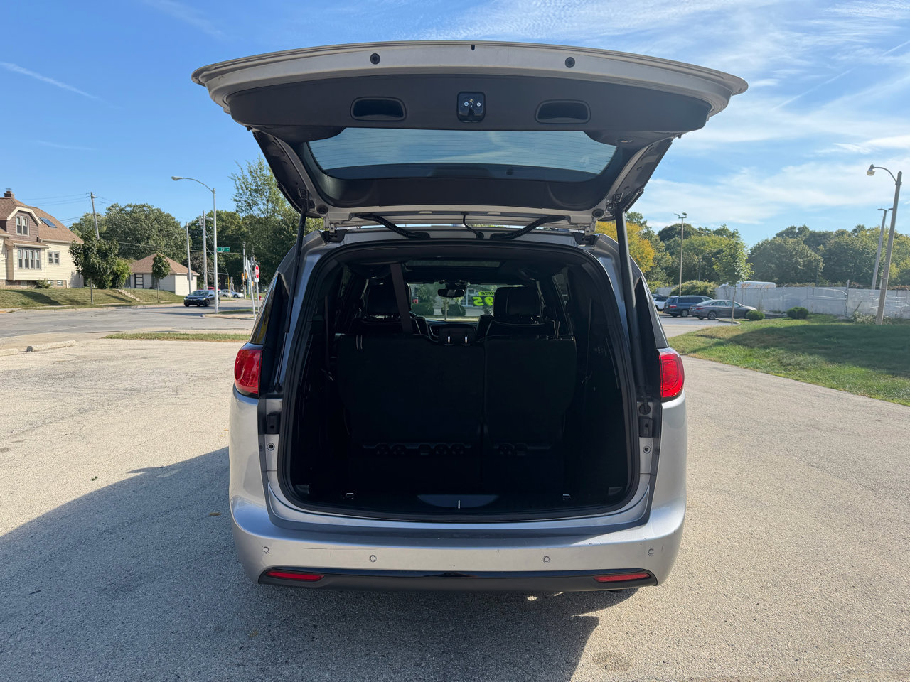 Used 2020 Chrysler Pacifica Limited w/ Advanced Safetytec Group image 8