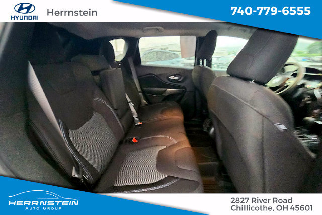 Used 2021 Jeep Cherokee Latitude w/ Mopar Interior Package AWD/4WD image 21