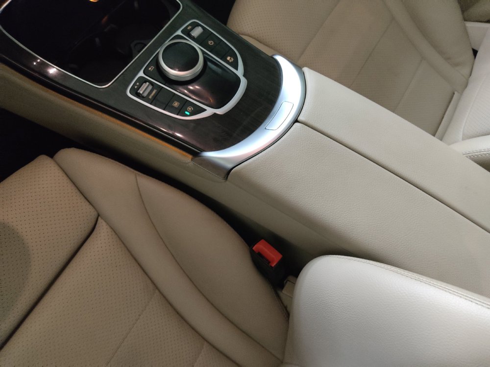 Used 2019 Mercedes-Benz GLC 300 w/ Premium Package image 26