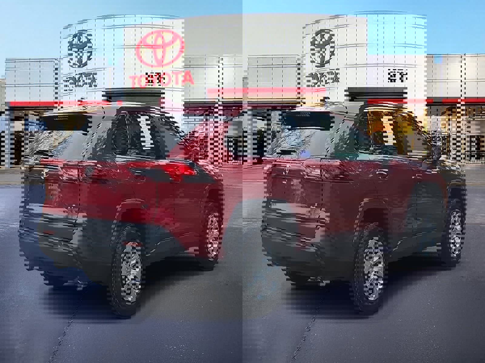 Used 2023 Toyota RAV4 LE image 5
