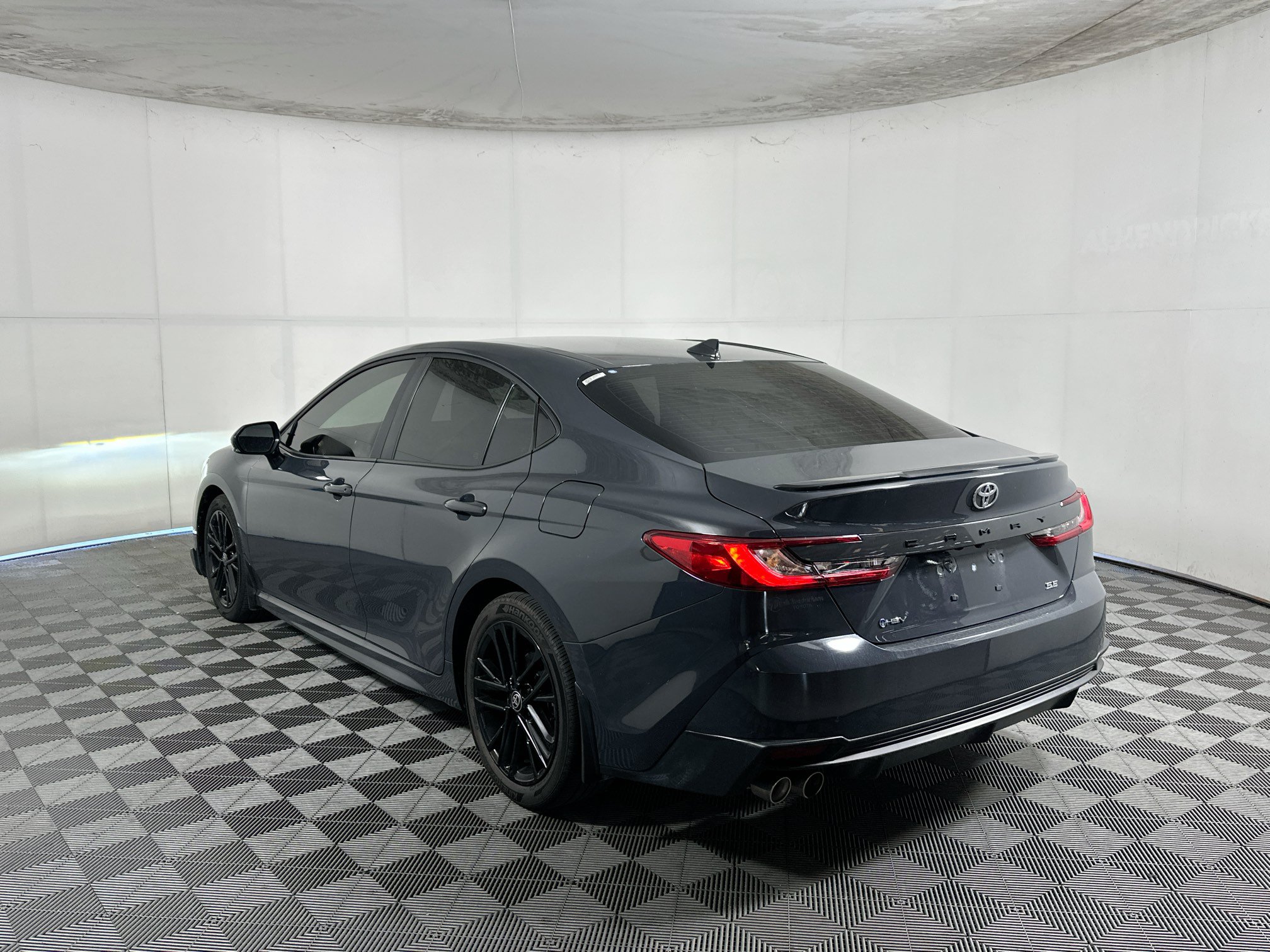 Used 2025 Toyota Camry SE FWD image 5