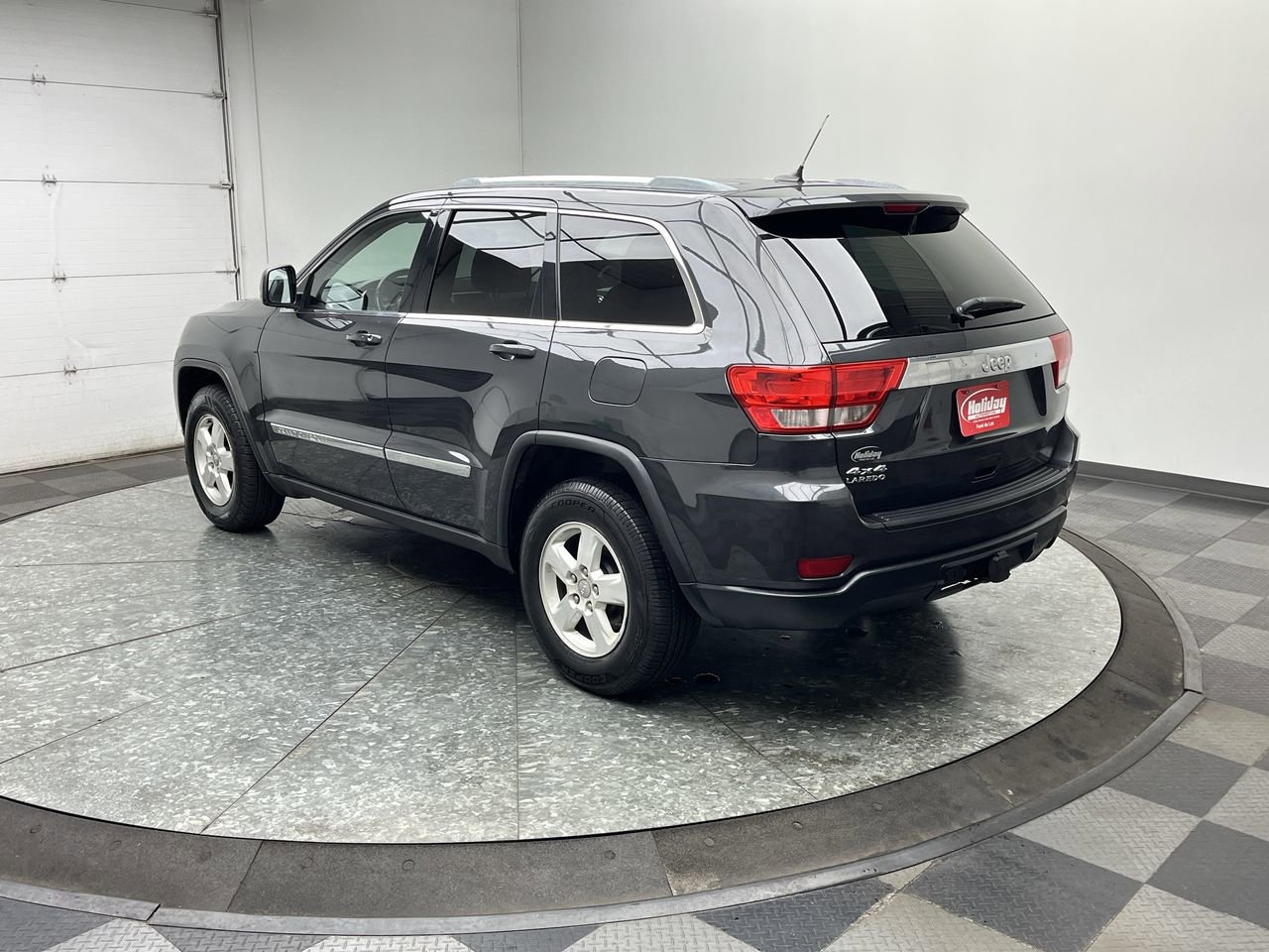 Used 2011 Jeep Grand Cherokee Laredo w/ Trailer Tow Group AWD/4WD image 2
