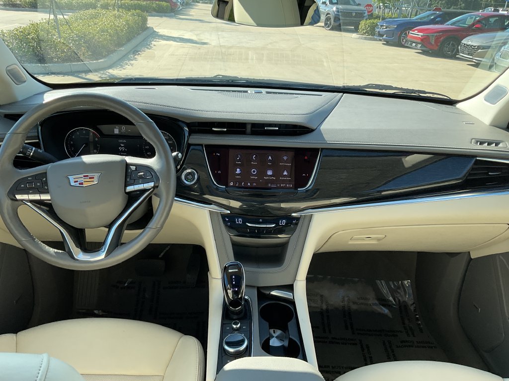 Used 2023 Cadillac XT6 Premium Luxury w/ LPO, Floor Liner Package AWD/4WD image 13