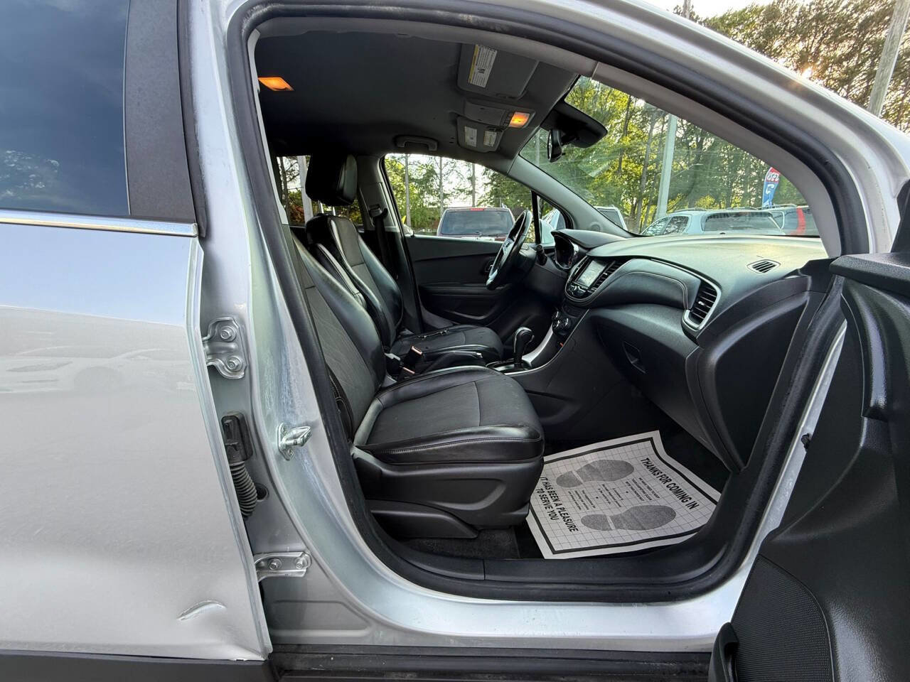 Used 2017 Chevrolet Trax LT w/ LT Convenience Package image 12