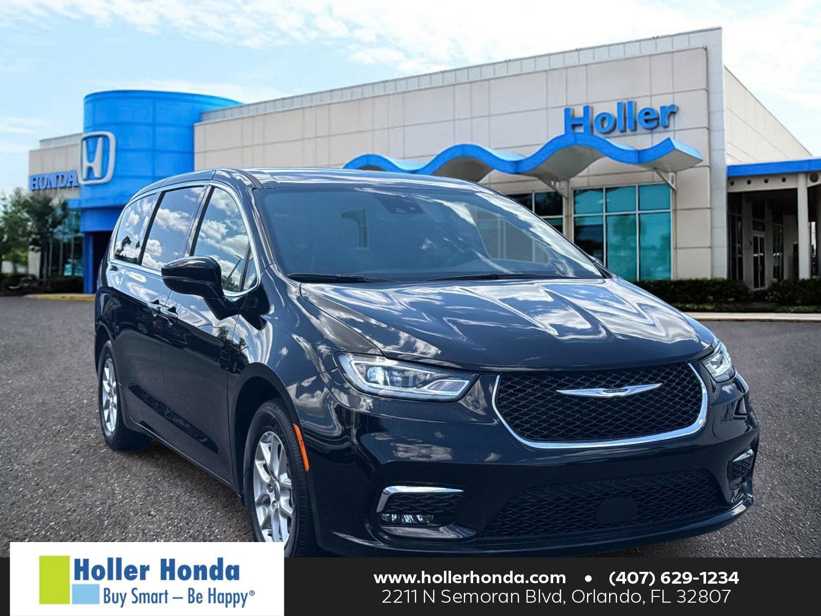 Used 2025 Chrysler Pacifica Select FWD image 1