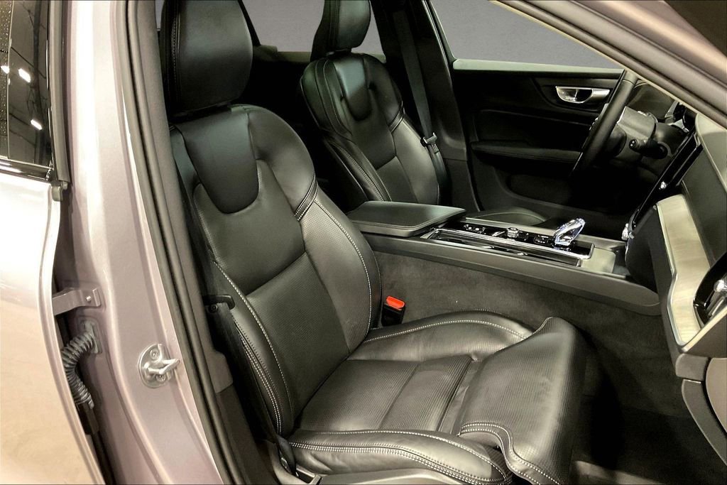 Used 2026 Volvo V60 B5 Cross Country Ultra w/ Climate Package image 29