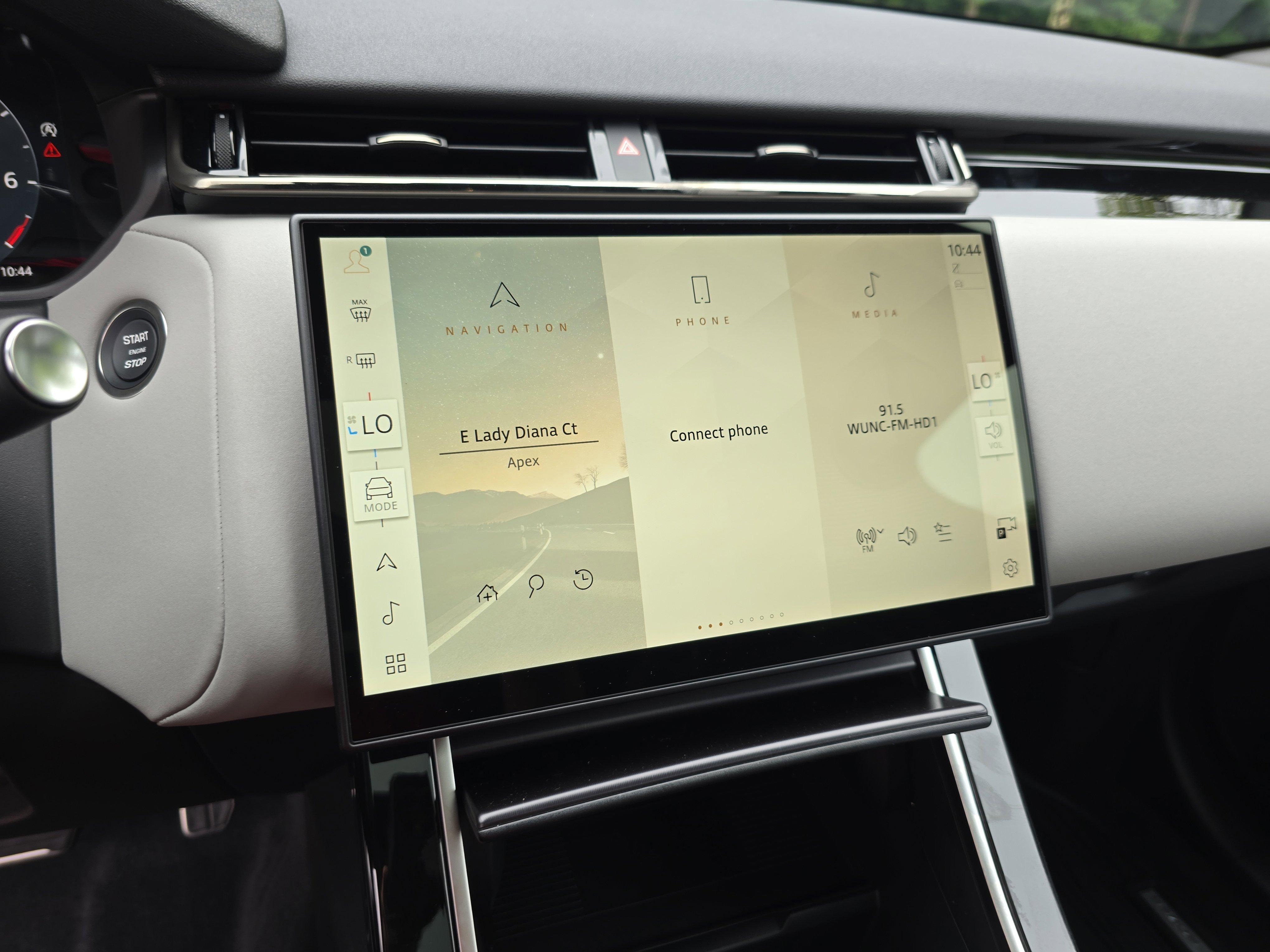 New 2026 Land Rover Range Rover Velar Dynamic SE image 20
