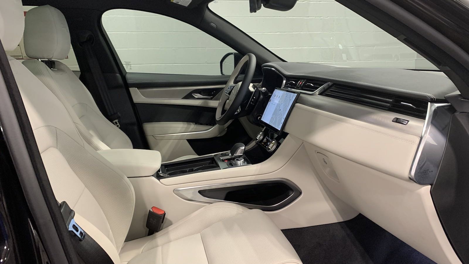 Used 2025 Jaguar F-PACE R-Dynamic S image 14