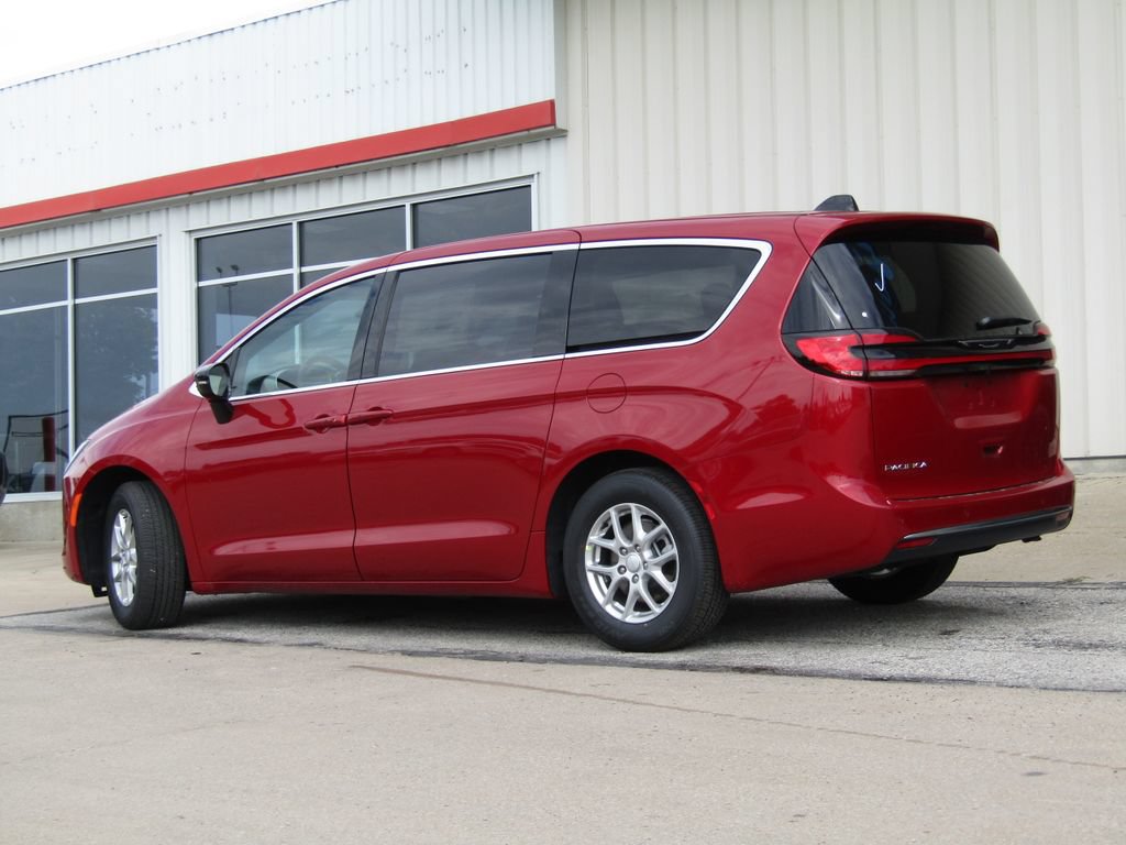 New 2027 Chrysler Pacifica Select FWD image 10