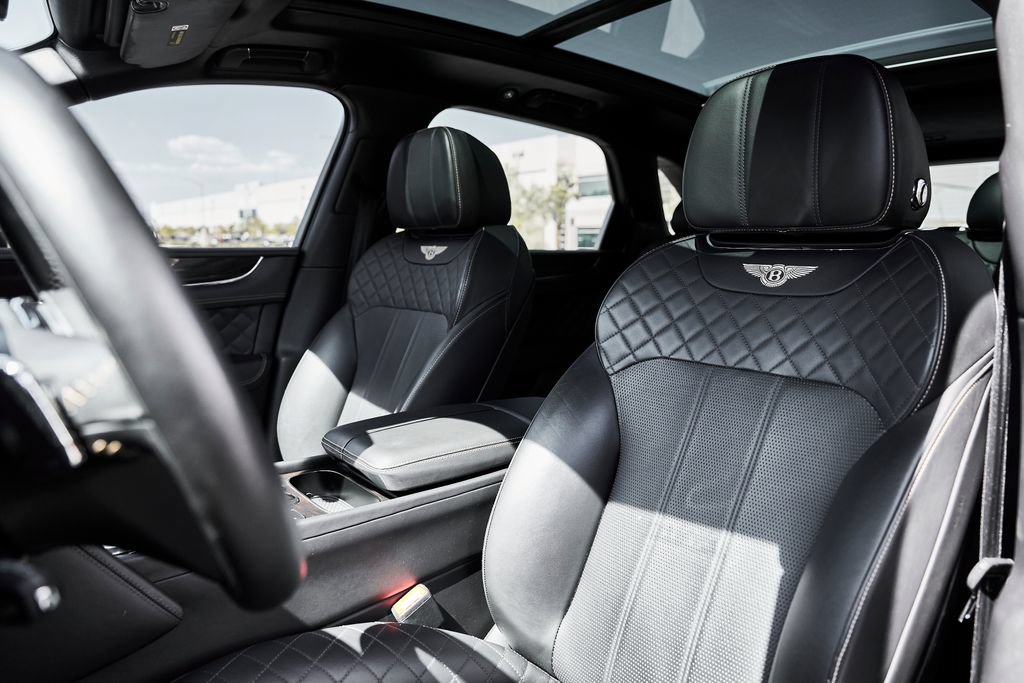 Used 2017 Bentley Bentayga AWD/4WD image 39