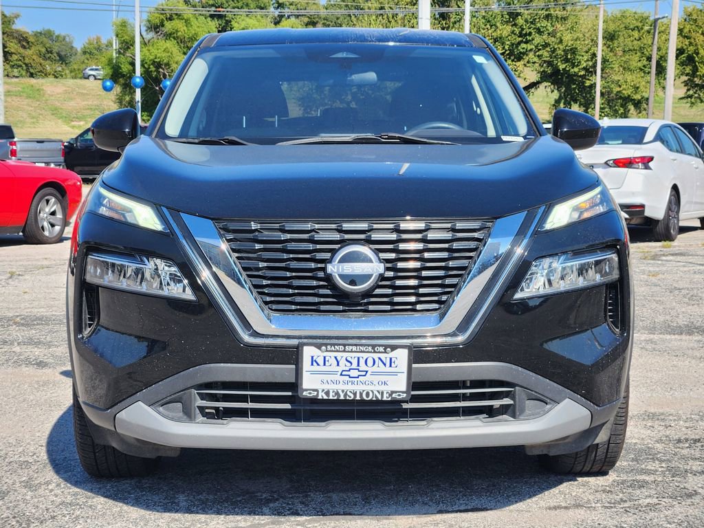 Used 2023 Nissan Rogue SV image 2