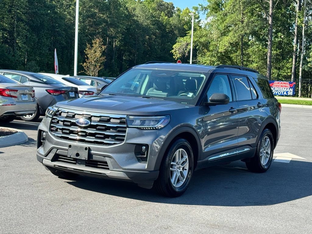 Used 2025 Ford Explorer Active w/ Active Comfort Package RWD image 2