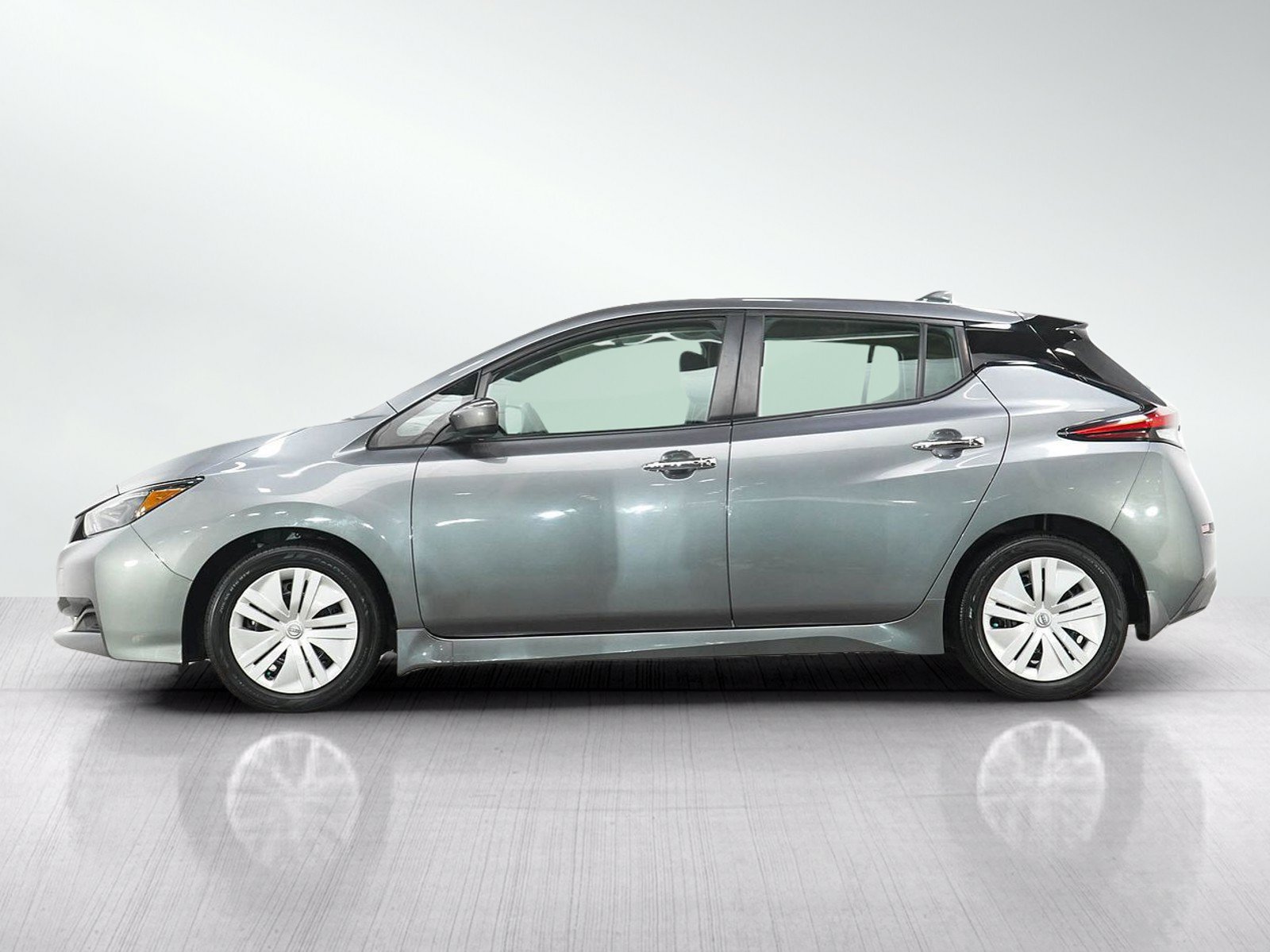 Used 2023 Nissan Leaf S FWD image 2