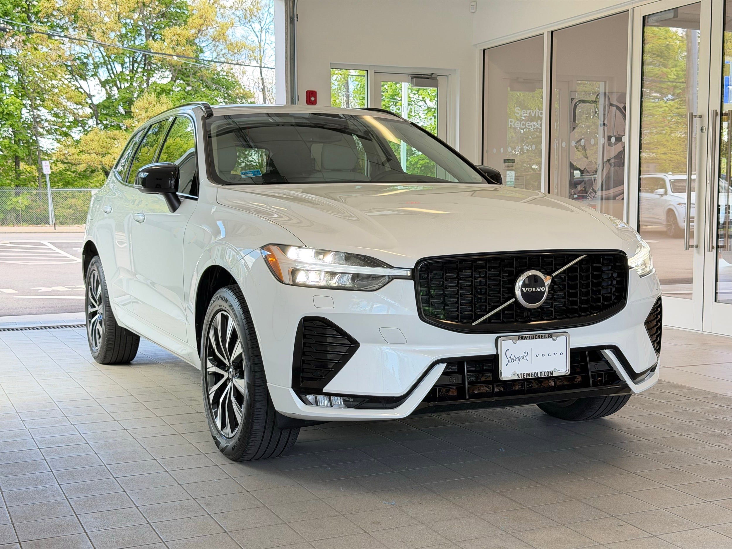 Used 2024 Volvo XC60 B5 Core AWD/4WD image 5