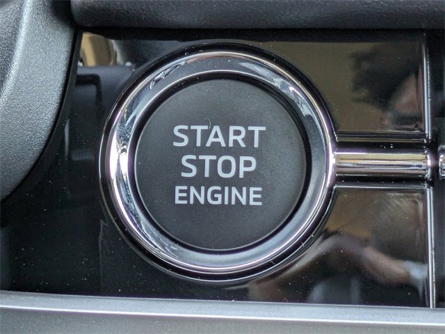 New 2025 Mitsubishi Outlander SE image 32