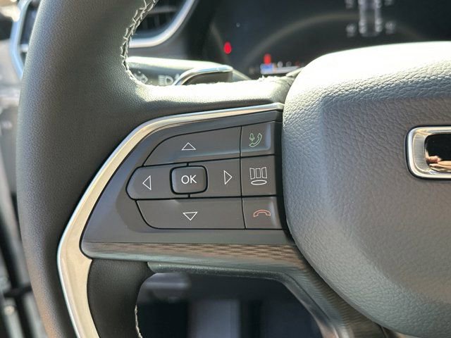 New 2025 Jeep Grand Cherokee Altitude image 22