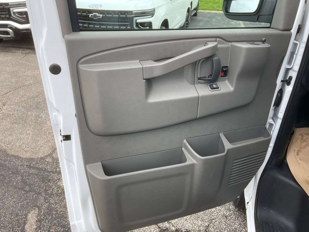 New 2025 Chevrolet Express 3500 LS RWD image 9