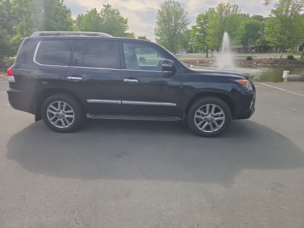 Used 2014 Lexus LX 570 4WD image 26