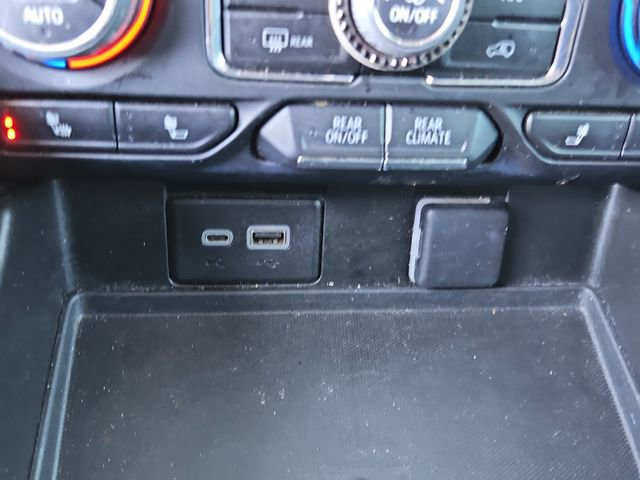 Used 2023 Chevrolet Tahoe Z71 w/ Luxury Package image 27